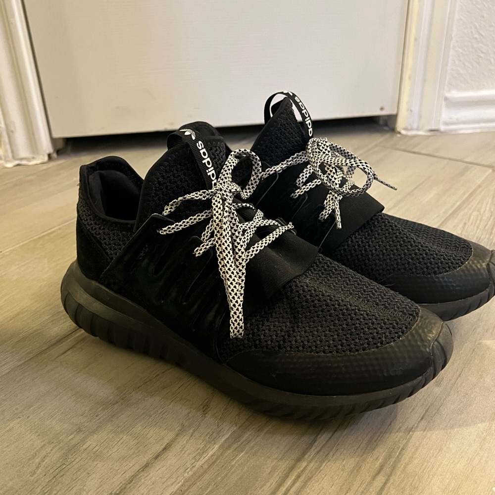 Men’s Adidas Tubular Sneakers Size 6